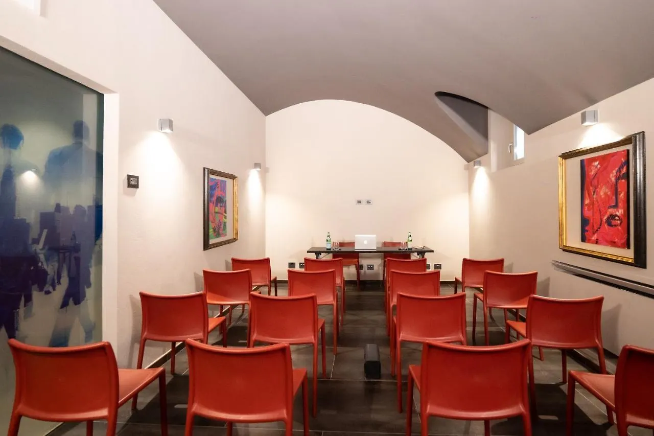 Heart Hotel Milano 4*,